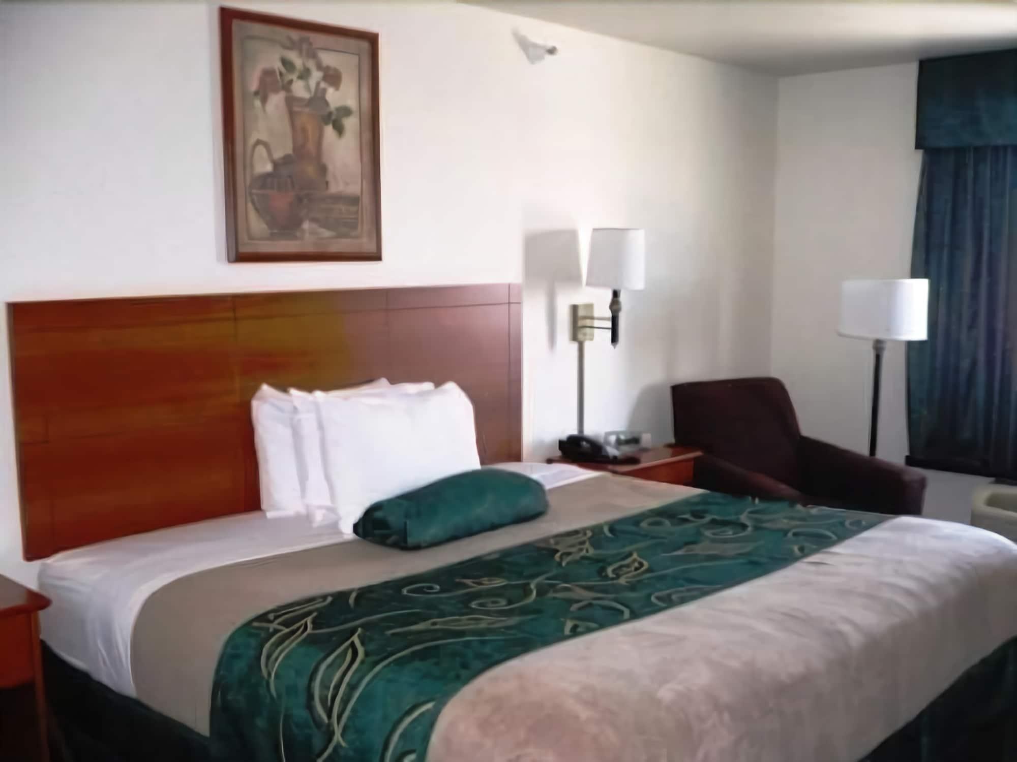 Travelodge By Wyndham Clinton Valley West Court Номер фото