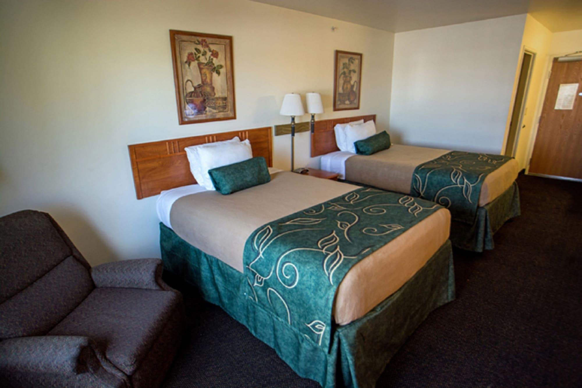 Travelodge By Wyndham Clinton Valley West Court Экстерьер фото