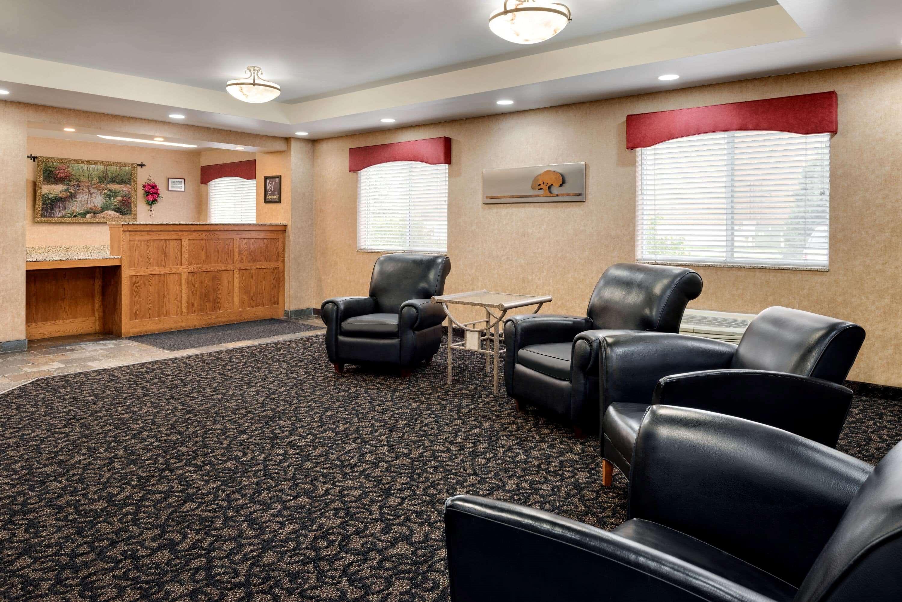 Travelodge By Wyndham Clinton Valley West Court Экстерьер фото