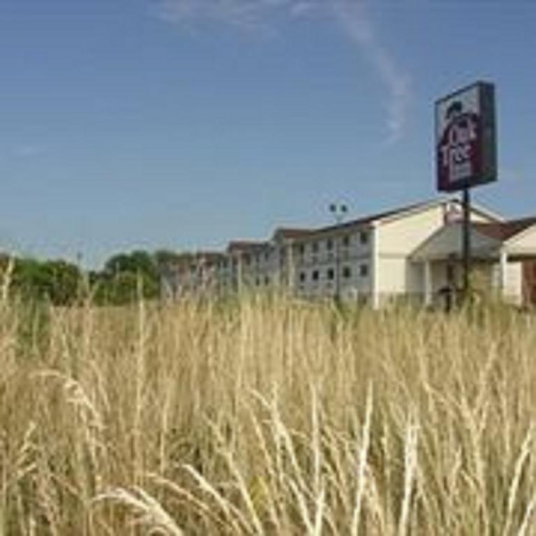 Travelodge By Wyndham Clinton Valley West Court Экстерьер фото