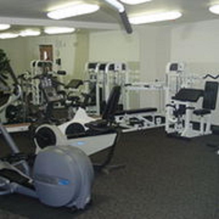Travelodge By Wyndham Clinton Valley West Court Экстерьер фото