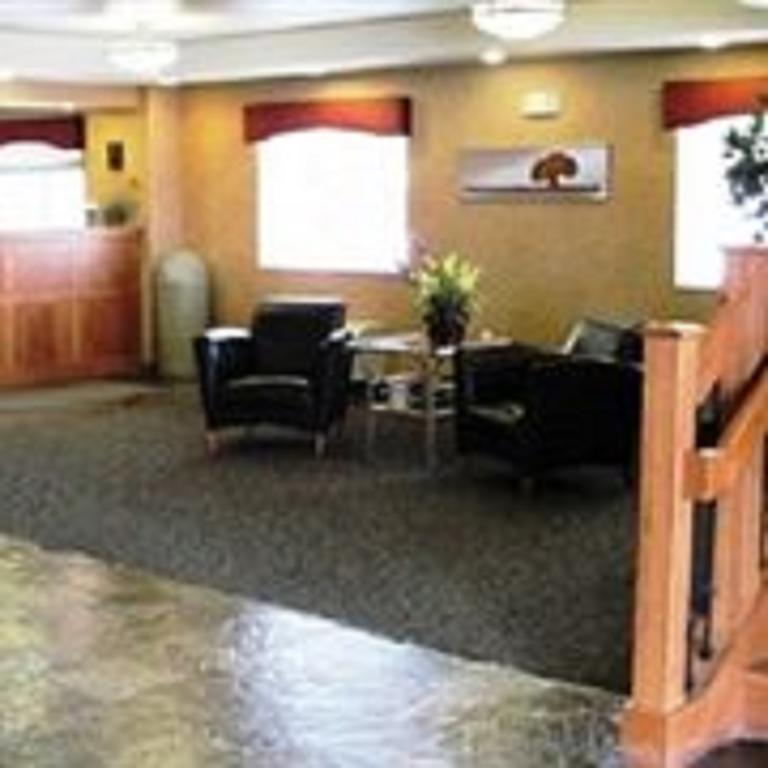 Travelodge By Wyndham Clinton Valley West Court Экстерьер фото